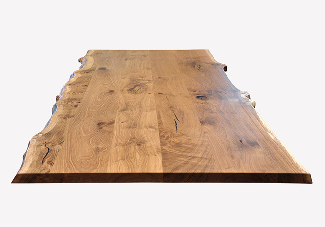 Individuelle, naturgewachsene Baumkante – jede Tischplatte ist ein Unikat
